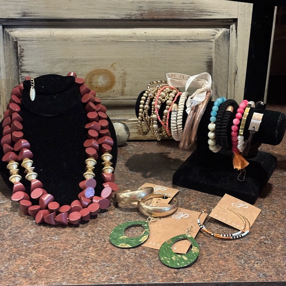 Plunder Jewelry - New Plunder jewelry bundle necklaces, bracelets & earrings